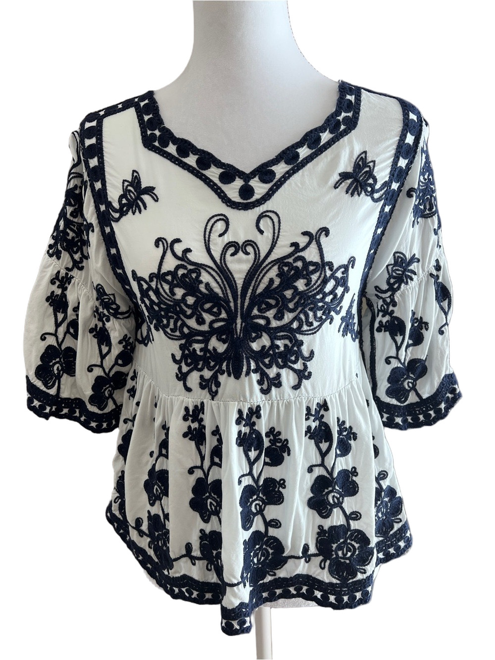 Kindred Boho Embroidered Floral Butterfly Peasant Top - Size M